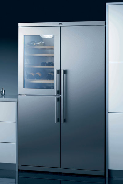 Холодильник Side-by-Side со встроенным винным шкафом. Модель S76488 KG (AEG-Electrolux, Германия), 176 990 руб.