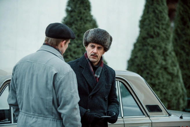 В главном герое больше не видят смелого сыщика, а скорее уставшего от работы следователя | Источник: кадр из сериала «Душегубы» (18+), реж. Алексей Быстрицкий, Максим Кубринский, НТВ, 2025 год