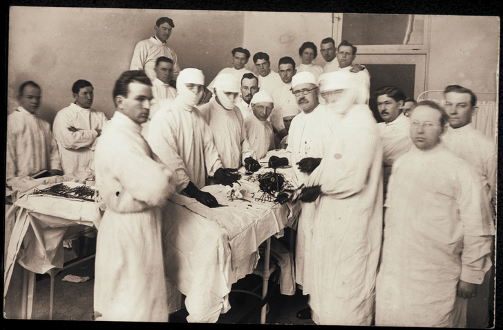 Операция, около 1900 г.