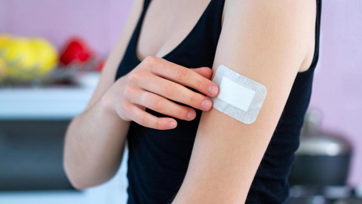 трансдермальный пластырь  | Источник: goffkein.pro/Shutterstock/Fotodom.ru