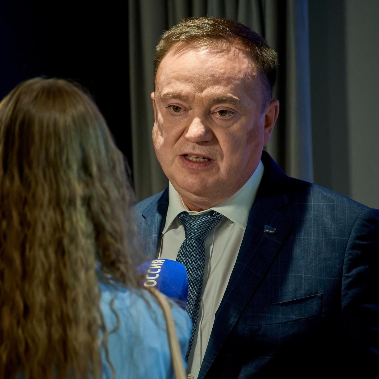 <p>Олег Постников</p>