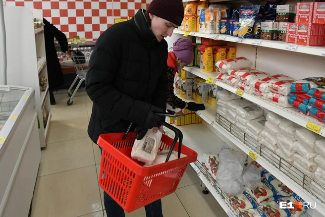 Объемы производства падают, а спрос остается прежним | Источник: Артем Устюжанин / E1.RU