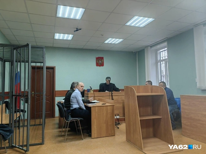 Обвиняемого в гибели мальчика Юрия Исаева в зале заседаний не оказалось | Источник: Кристина Мельникова / YA62.RU