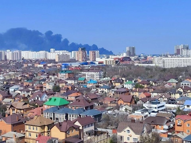 Западный жилмассив Ростова окутан дымом от возгорания | Источник: «Тютина» / Telegram.org