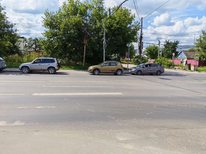 Пробка растянулась на пару километров | Источник: Читатель YA62.RU