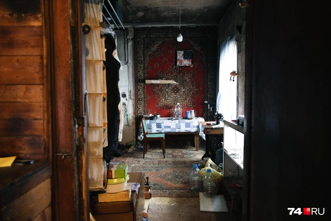 Зайдем в дом. У него необычная планировка. Проходишь сени и сразу попадаешь на кухню | Источник: Наталья Лапцевич