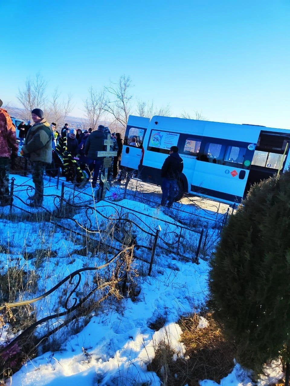 На похороны в Волгограде гроб с телом покойной привезли на общественном  транспорте - 27 января 2023 - V1.ру