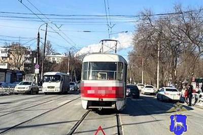 22-летнюю девушку сбил трамвай в Самаре — есть видео