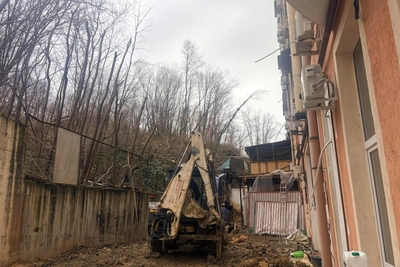 Landslide reactivates in Adler due to rains, endangering apartment building