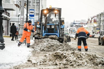 Снегопад в Кемерове вызвал жалобы на дороги и сбои трамваев