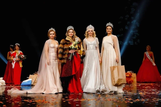 Звание получила каждая. Например, Ушакова Наталья выиграла шубу за звание «Миссис Интернет» | Источник: Наталья Царёва / Vk.com