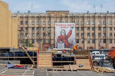 Волгоград избавляется от декораций парада Победы