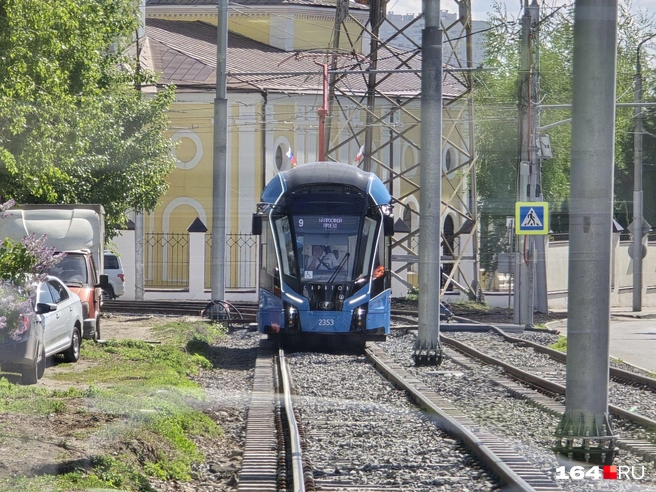 «Девятки» тоже едут одна за другой | Источник: Семен Коротов-Майбах / 164.RU