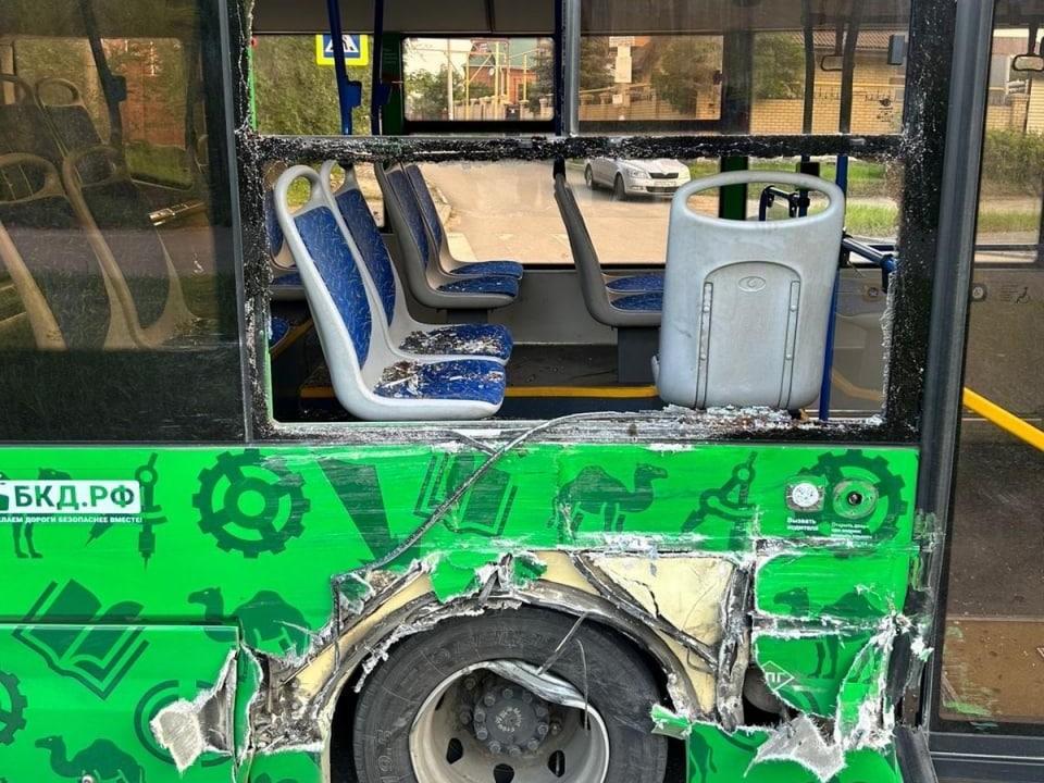 В Челябинске два автобуса попали в жесткую аварию. Пострадала пассажирка