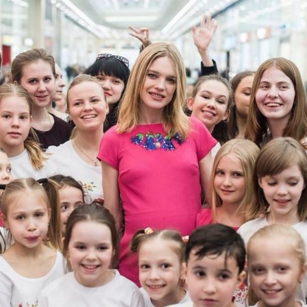 Наталья Водянова на акции для детей