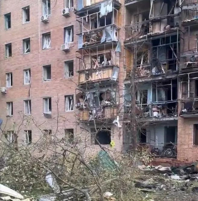 Дом в Курске после падения сбитой ракеты | Источник: Kurskpressa / Telegram