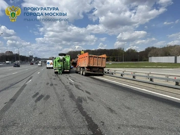 Причиной аварии могла стать неисправность тормозов у грузовика | Источник: Прокуратура Москвы / T.me