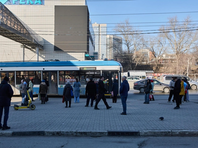 Через Речной вокзал курсируют троллейбусы, автобусы, трамваи и метро | Источник: Александр Ощепков / NGS.RU