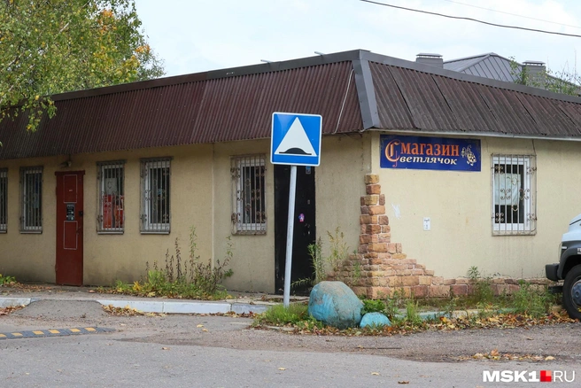 Раньше в Тимошкино работал продуктовый «Светлячок», сейчас он закрыт | Источник: Артем Устюжанин / MSK1.RU