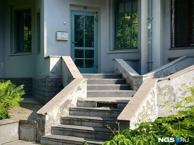 А у вас есть фотографии на этом крылечке? | Источник: Алена Золотухина / NGS.RU