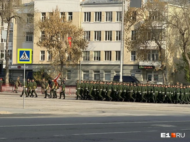 В центре много военных | Источник: Дарья Манохина / E1.RU