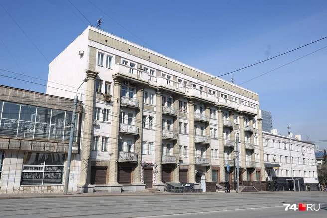 А еще в этом доме с 1962 по 1972 годы жила Серафима Власова, которая написала более 60 сказов и издала 11 сборников | Источник: Михаил Шилкин