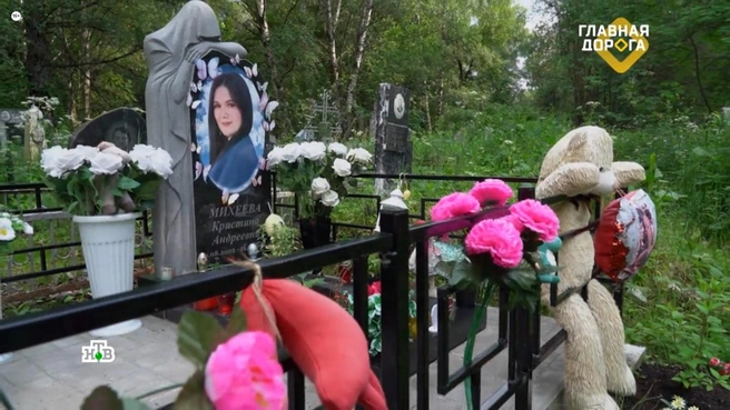 Кристина Михеева ехала на велосипеде по тротуару | Источник: Телеканал НТВ, выпуск передачи «Главная дорога» от 5 сентября 2026 года