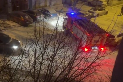 Экстренные службы стянулись к дому на 35-й Гвардейской