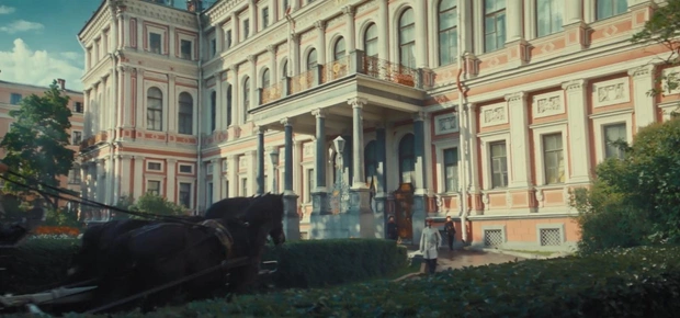 Кадр из сериала и Николаевский дворец в Петербурге