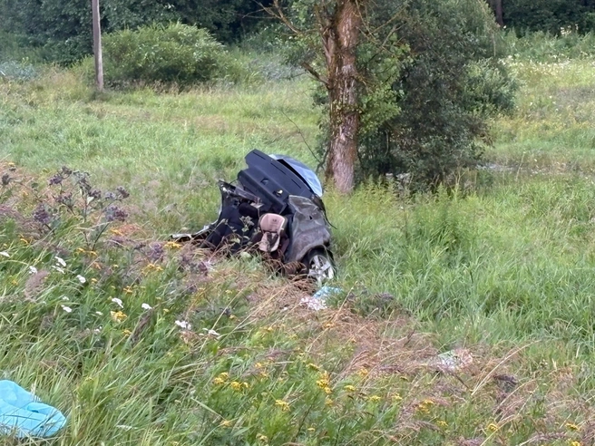 На фото видно детское кресло в одной из машин | Источник: Авто Новости Рыбинск / Vk.com