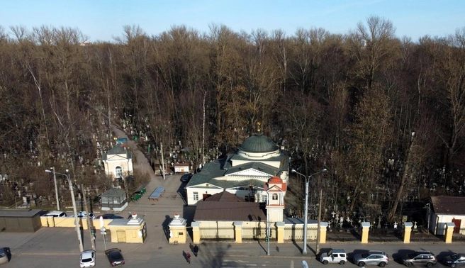 Оскорбление, осквернение и женская грудь. В суде Петербурга поговорили о предназначении надмогильных сооружений | Источник: Большеохтинское Георгиевское кладбище на Citywalls.ru