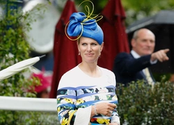 Зара Филлипс в платье Mary Katrantzou на Royal Ascot