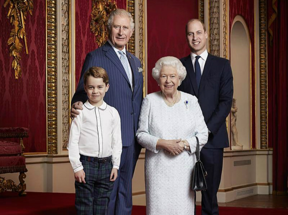 От Елизаветы до Джорджа: королевская семья представила новый официальный портрет | marieclaire.ru