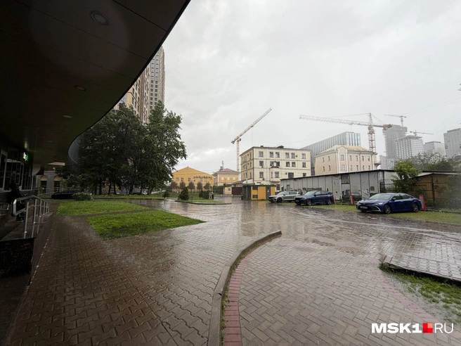 Дождь накрыл некоторые районы Москвы | Источник: читатель MSK1.RU