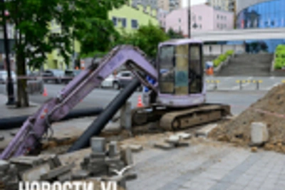 Тротуар у «Океана» раскопали для нового участка ливневки