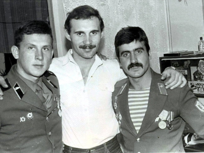 Илдырым Гасанов с товарищами по службе | Источник: архив Илдырыма Гасанова