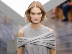 Лишилась длинных волос и стала звездой шоу Dior: 30 фото русской красавицы Дарьи Казаковой