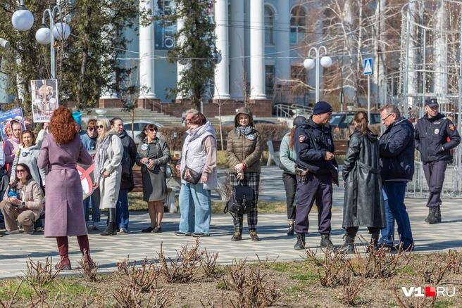 К кому-то из участников возникли вопросы у полиции | Источник: Константин Завриков / V1.RU