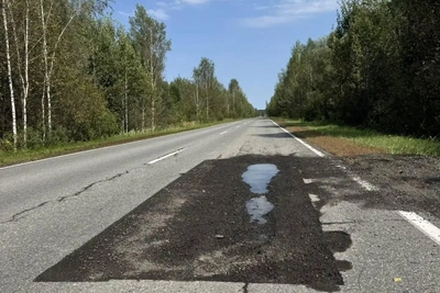 Авария на тюменской трассе: снятый асфальт и работы