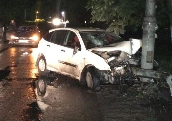 В Рязани Ford въехал в столб | ya62.ru