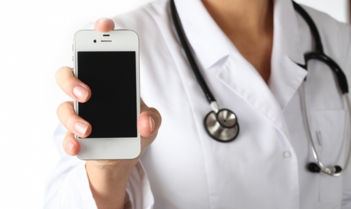 Мобильные телефоны врачей оказались опасны для здоровья пациентов