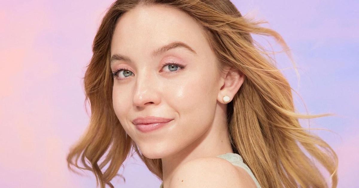 Дочь карьеры. Сидни Суини 2023. 25-Летняя Сидни Суини. Сидни Суини попа. Сидни Суини сливы.