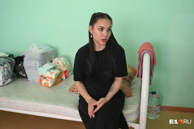 Мама с дочками долго лежала больнице, но буквально на днях они вернулись домой | Источник: Дмитрий Емельянов / E1.RU