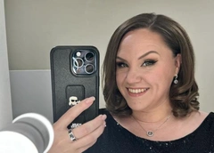 Звезда «Уральских пельменей» Ксения Корнева побаловала себя часами Cartier за 570 тысяч