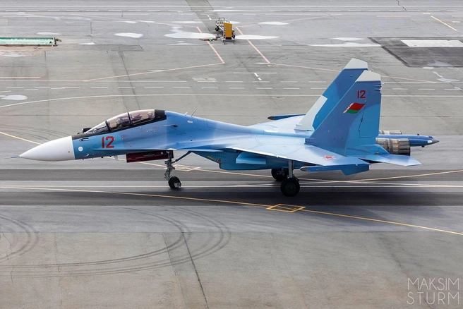 Фото истребителя в аэропорту | Источник: «Аэропорт „Уфа“ | Ufa airport» / Telegram