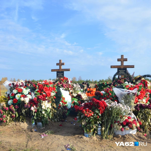 Так выглядит место, где похоронили девушек | Источник: Светлана Коновалова / YA62.RU