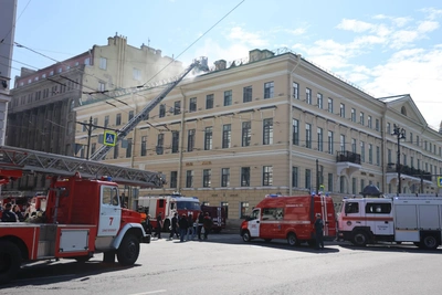 Двое пострадали при пожаре на Адмиралтейском проспекте