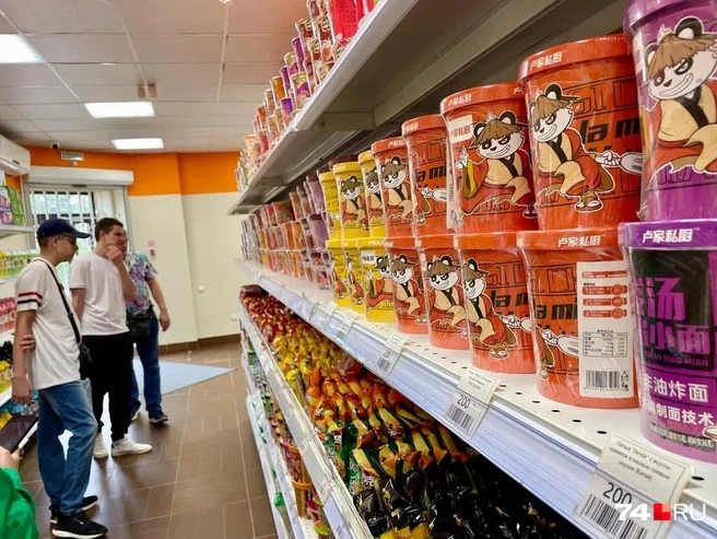 Покупатели не всегда понимают, что именно стоит на полках  | Источник: Михаил Шилкин 