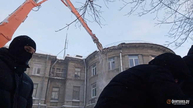 В Петербурге начали снос здания ВНИИБ, за которое градозащитники бились долгие годы | Источник: читатели «Фонтанки»