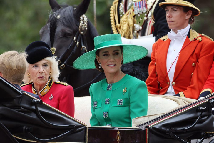 Великолепная Кейт в зеленом: как герцогиня отдала дань памяти принцессе Диане во время королевского парада